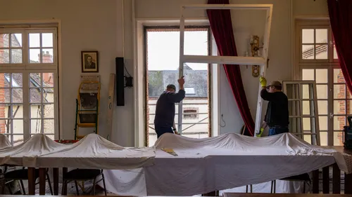 L’Aigle : l’hôtel de ville soigne ses ouvertures